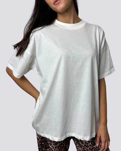 T-shirt girocollo over bianco