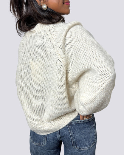 Cardigan con bottoni in perla burro