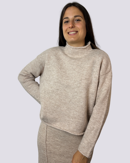 Maglione con collo morbido beige